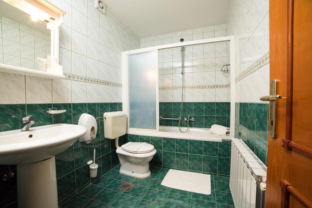 Hotel Lagus Gornji Kneginec Exterior photo